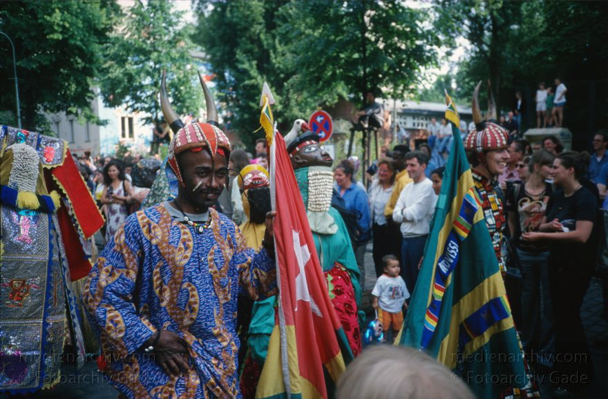Berlin. Kreuzberg. Karneval der Kulturen
Juni 1998. Berlin. Kreuzberg. Karneval der Kulturen.
Schlüsselwörter: Berlin;Deutschland;Feier;Germany;Karneval der Kulturen;Kostüme;Kreuzberg;1998;Multikulti