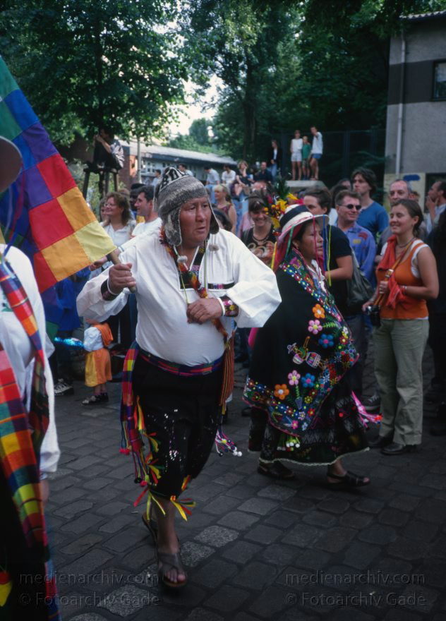 Berlin. Kreuzberg. Karneval der Kulturen
Juni 1998. Berlin. Kreuzberg. Karneval der Kulturen.
Schlüsselwörter: Berlin;Deutschland;Feier;Germany;Karneval der Kulturen;Kostüme;Kreuzberg;1998;Multikulti