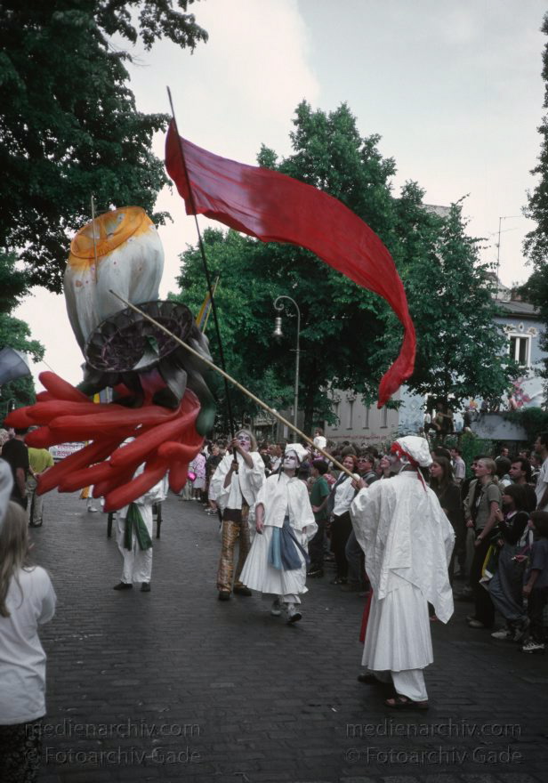 Berlin. Kreuzberg. Karneval der Kulturen
Juni 1998. Berlin. Kreuzberg. Karneval der Kulturen.
Schlüsselwörter: Berlin;Deutschland;Feier;Germany;Karneval der Kulturen;Kostüme;Kreuzberg;1998;Multikulti