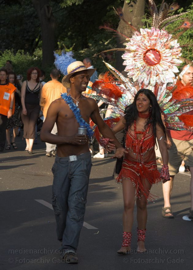 Berlin. Kreuzberg. Karneval der Kulturen
11.5.2008. Berlin. Kreuzberg. Karneval der Kulturen. Party. Paraden. Straßenfest.
Schlüsselwörter: Berlin;Deutschland;Feier;Germany;Karneval der Kulturen;Kostüme;Kreuzberg;Parade;2008;Party