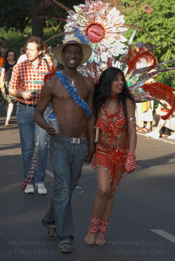 Berlin. Kreuzberg. Karneval der Kulturen
11.5.2008. Berlin. Kreuzberg. Karneval der Kulturen. Party. Paraden. Straßenfest.
Schlüsselwörter: Berlin;Deutschland;Feier;Germany;Karneval der Kulturen;Kostüme;Kreuzberg;Parade;2008;Party