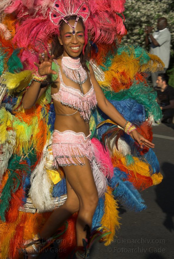 Berlin. Kreuzberg. Karneval der Kulturen
11.5.2008. Berlin. Kreuzberg. Karneval der Kulturen. Party. Paraden. Straßenfest.
Schlüsselwörter: Berlin;Deutschland;Feier;Germany;Karneval der Kulturen;Kostüme;Kreuzberg;Parade;2008;Party