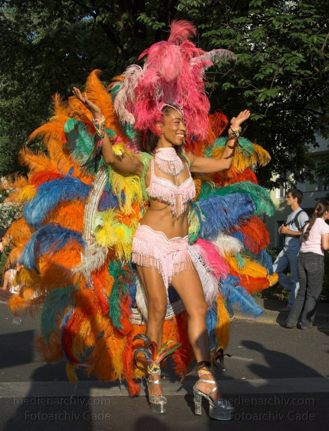 Berlin. Kreuzberg. Karneval der Kulturen
11.5.2008. Berlin. Kreuzberg. Karneval der Kulturen. Party. Paraden. Straßenfest.
Schlüsselwörter: Berlin;Deutschland;Feier;Germany;Karneval der Kulturen;Kostüme;Kreuzberg;Parade;2008;Party