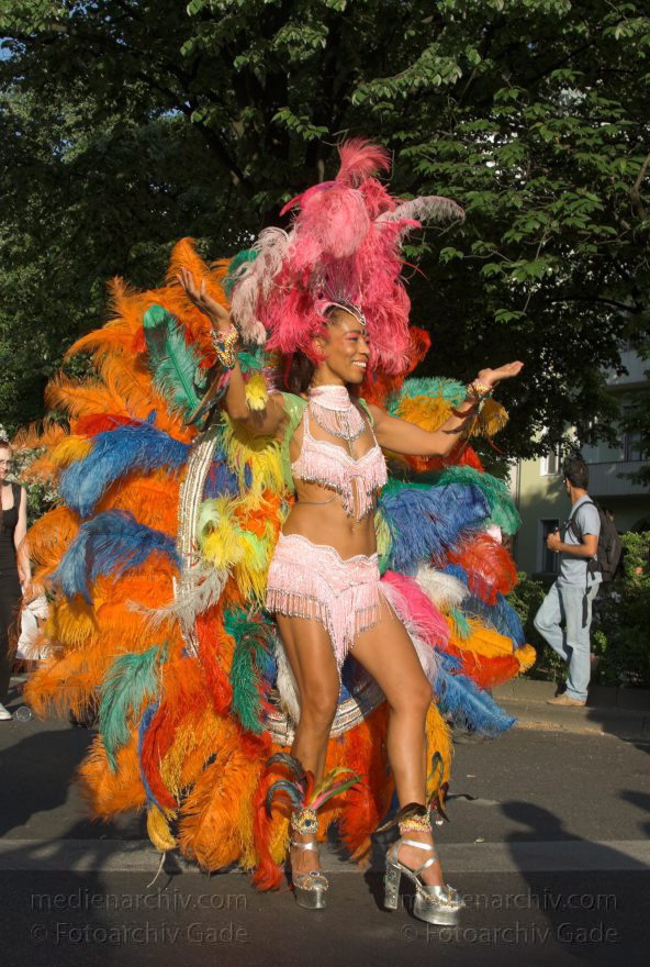Berlin. Kreuzberg. Karneval der Kulturen
11.5.2008. Berlin. Kreuzberg. Karneval der Kulturen. Party. Paraden. Straßenfest.
Schlüsselwörter: Berlin;Deutschland;Feier;Germany;Karneval der Kulturen;Kostüme;Kreuzberg;Parade;2008;Party