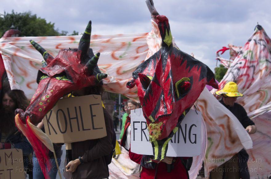 Berlin. Demonstration 'Energiewende nicht kippen lassen'
10. 5. 2014. Berlin. Mitte. Demonstration 'Energiewende nicht kippen lassen'
Schlüsselwörter: Berlin;Demonstranten;Demonstration;Energiewende;2014;Mitte