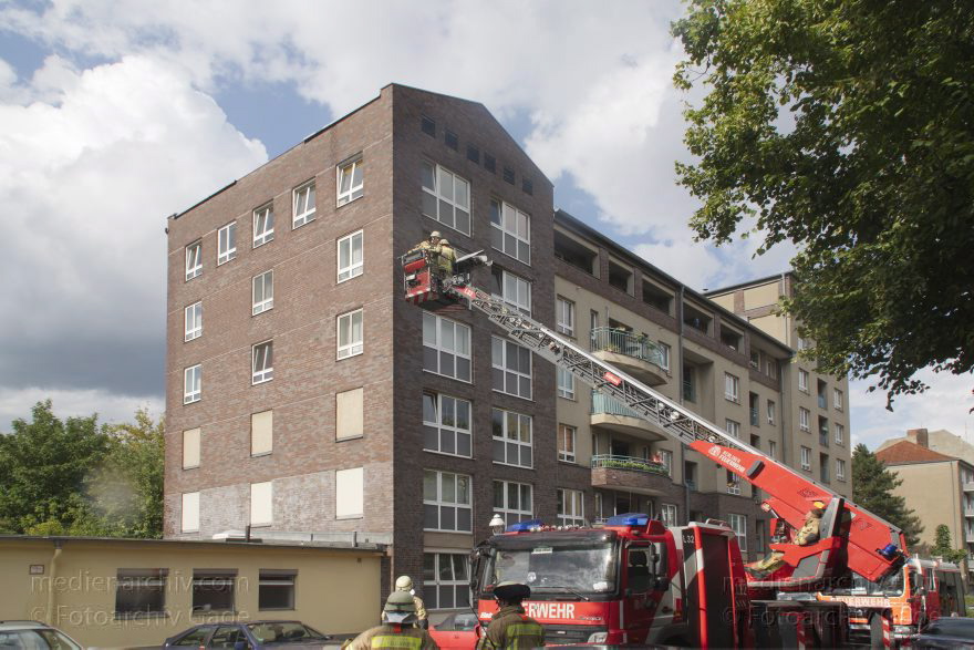 Berlin. Einsatz der Berliner Feuerwehr in der Kiautschoustraße
18. 8. 2014. Berlin. Mitte. Wedding. Einsatz der Berliner Feuerwehr in der Kiautschoustraße nach einem Sturm
Schlüsselwörter: 2014;Berlin;Berliner Feuerwehr;Feuerwehr;Mitte;Wedding
