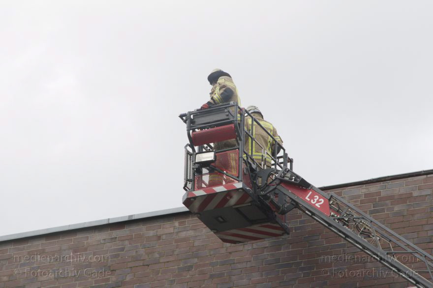 Berlin. Einsatz der Berliner Feuerwehr in der Kiautschoustraße
18. 8. 2014. Berlin. Mitte. Wedding. Einsatz der Berliner Feuerwehr in der Kiautschoustraße nach einem Sturm
Schlüsselwörter: 2014;Berlin;Berliner Feuerwehr;Feuerwehr;Mitte;Wedding