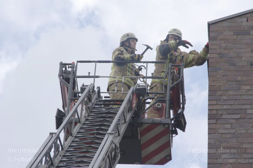Berlin. Einsatz der Berliner Feuerwehr in der Kiautschoustraße
18. 8. 2014. Berlin. Mitte. Wedding. Einsatz der Berliner Feuerwehr in der Kiautschoustraße nach einem Sturm
Schlüsselwörter: 2014;Berlin;Berliner Feuerwehr;Feuerwehr;Mitte;Wedding
