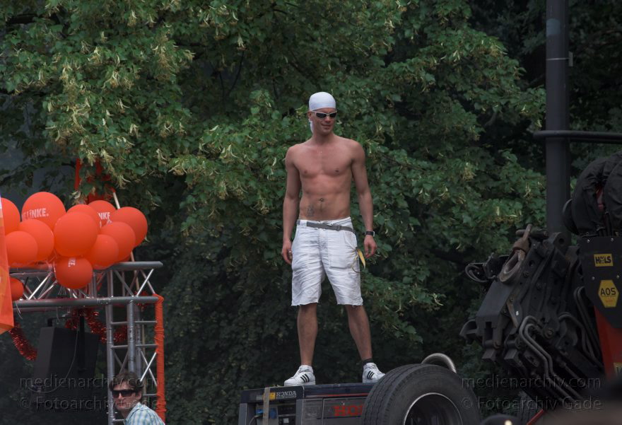 Berlin. Charlottenburg. CSD - Christopher Street Day
27. 6. 2009. Berlin. Mitte. Tiergarten. Straße des 17. Juni. CSD. Christopher Street Day. Schwulen- und Lesbenparade.  Ein Volksfest im Tiergarten.
Schlüsselwörter: Berlin;Christopher Street Day;CSD;Deutschland;Germany;Mitte;2009;Tiergarten;Straße des 17