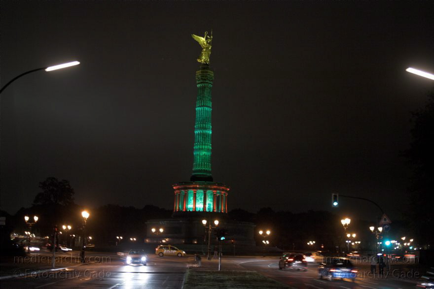 Berlin. Charlottenburg. Festival of Lights
21. 10. 2009. Berlin. Berln-Mitte. Tiergarten. Festival of Lights. Nächtliche Beleuchtung der Siegessäule. Im Volksmund: Goldelse.
Schlüsselwörter: Berlin;Deutschland;Festival of Lights;Germany;Mitte;Siegessäule;2009;Tiergarten