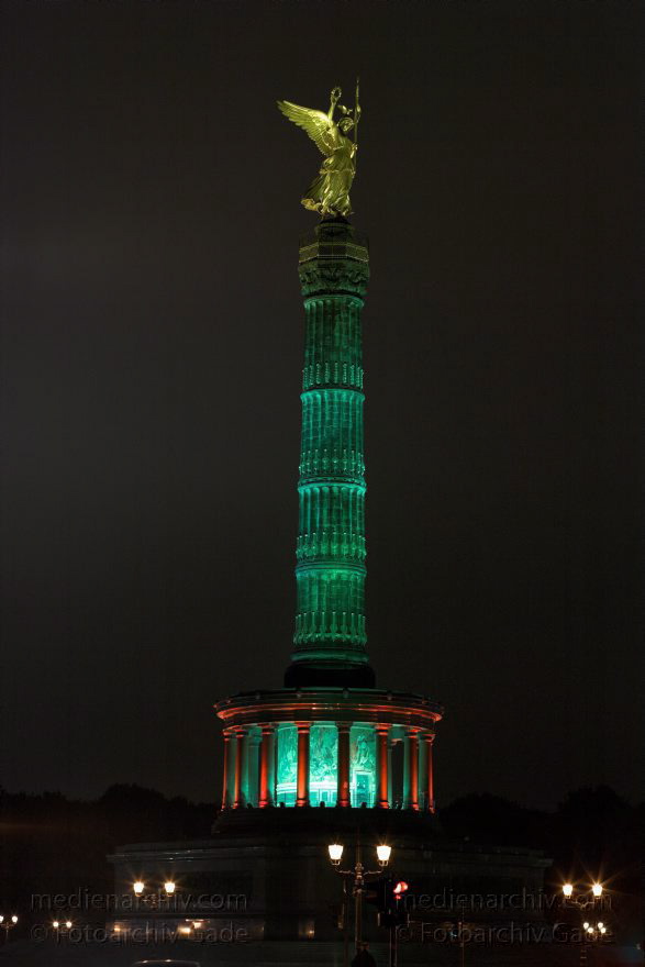 Berlin. Charlottenburg. Festival of Lights
21. 10. 2009. Berlin. Berln-Mitte. Tiergarten. Festival of Lights. Nächtliche Beleuchtung der Siegessäule. Im Volksmund: Goldelse.
Schlüsselwörter: Berlin;Deutschland;Festival of Lights;Germany;Mitte;Siegessäule;2009;Tiergarten