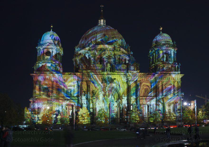 Berlin. Festival of Lights. Berliner Dom
14. 10. 2013. Berlin. Festival of Lights. Berliner Dom
Schlüsselwörter: Berlin;Berliner Dom;Festival of lights;2013;Germany