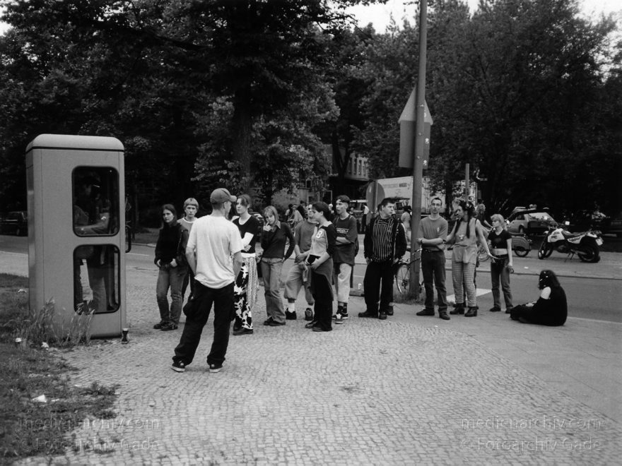 Berlin. Charlottenburg. Love Parade.
Juni 1996. Berlin. Tiergarten. Love Parade
Schlüsselwörter: Berlin;Deutschland;Germany;Jugend;Love Parade;Parade;Party;1996;Tiergarten