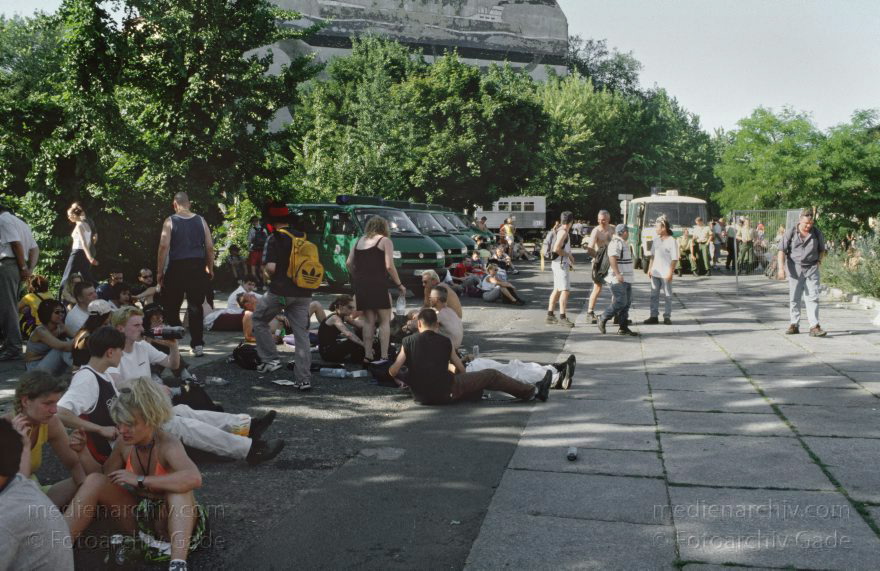Berlin. Charlottenburg. Love Parade.
Juli 1999. Berlin. Tiergarten. Love Parade
Schlüsselwörter: Berlin;Deutschland;Germany;Love Parade;1999;Tiergarten
