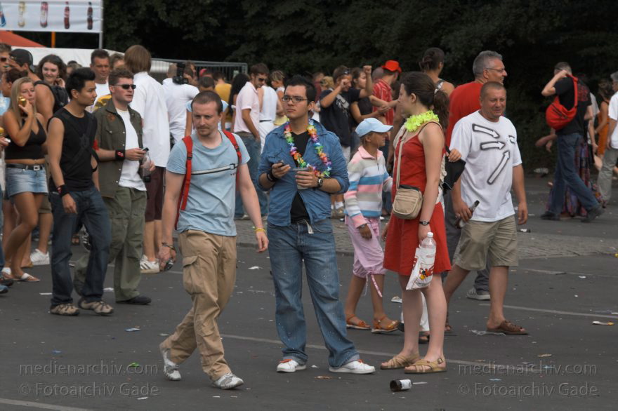 Berlin. Tiergarten. Love Parade
16. 7. 2006. Berlin. Mitte. Tiergarten. Love Parade. Party. Junge Leute. Straße des 17. Juni
Schlüsselwörter: Berlin;Deutschland;Germany;Love Parade;2006;Tiergarten