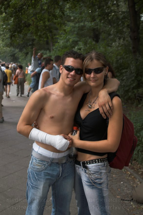 Berlin. Tiergarten. Love Parade
16. 7. 2006. Berlin. Mitte. Tiergarten. Love Parade. Party. Junge Leute. Straße des 17. Juni
Schlüsselwörter: Berlin;Deutschland;Germany;Love Parade;2006;Tiergarten