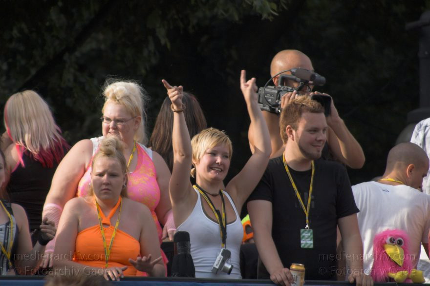 Berlin. Tiergarten. Love Parade
16. 7. 2006. Berlin. Mitte. Tiergarten. Love Parade. Party. Junge Leute. Straße des 17. Juni
Schlüsselwörter: Berlin;Deutschland;Germany;Love Parade;2006;Tiergarten