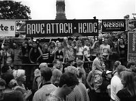Berlin-Love-Parade-199607-14.jpg
