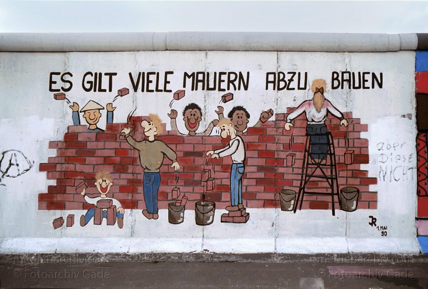 Berlin. Friedrichshain. East-Side-Gallery
Oktober 1990. Berlin. Friedrichshain. East-Side-Galery entlang der Mühlenstraße.
Schlüsselwörter: Berlin;Berliner Mauer;Deutschland;East-Side-Galery;Friedrichshain;Germany;1990;Mühlenstraße
