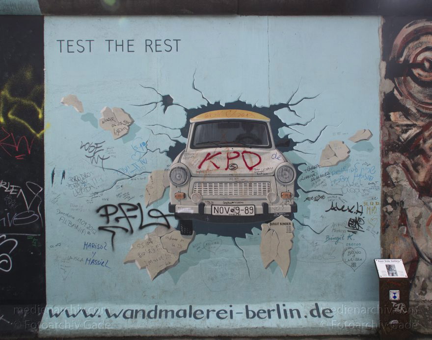 Berlin. Friedrichshain. East-Side-Gallery
31. 3. 2013. Berlin. Friedrichshain. East-Side-Gallery
Schlüsselwörter: Berlin;Deutschland;East-Side-Gallery;Friedrichshain;Gemälde;Germany;Kunst;2013;Malerei