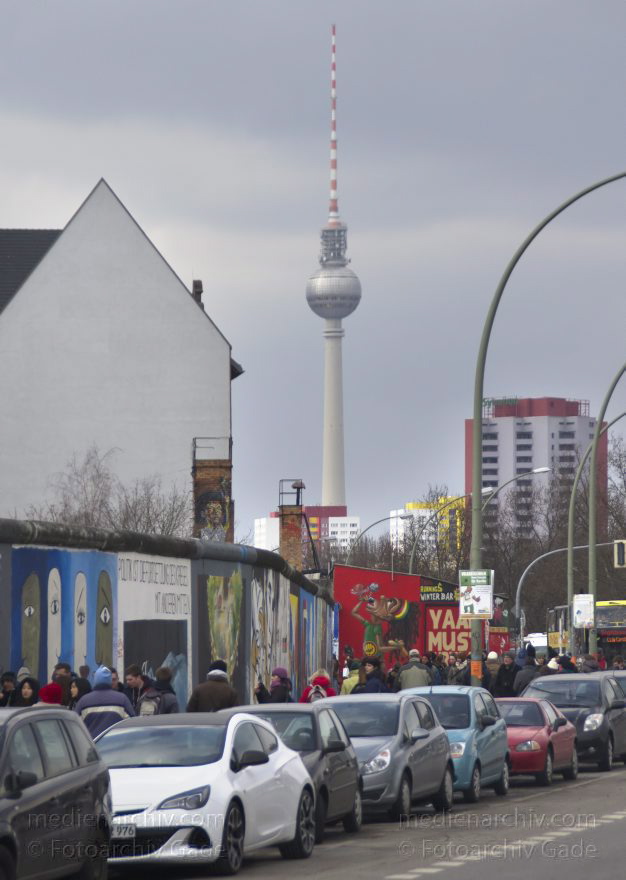 Berlin. Friedrichshain. East-Side-Gallery
31. 3. 2013. Berlin. Friedrichshain. East-Side-Gallery. Mühlenstraße. Fernsehturm
Schlüsselwörter: Berlin;Deutschland;East-Side-Gallery;Fernsehturm;Friedrichshain;Germany;2013;Mühlenstraße