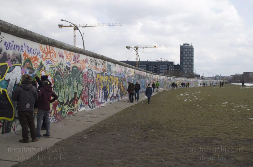 Berlin. Friedrichshain. Rückseite der East-Side-Gallery
31. 3. 2013. Berlin. Friedrichshain. Rückseite der eigentlichen East-Side-Gallery. Diese Mauerseite wurde auch bemalt
Schlüsselwörter: Berlin;Deutschland;East-Side-Gallery;Friedrichshain;2013;Germany