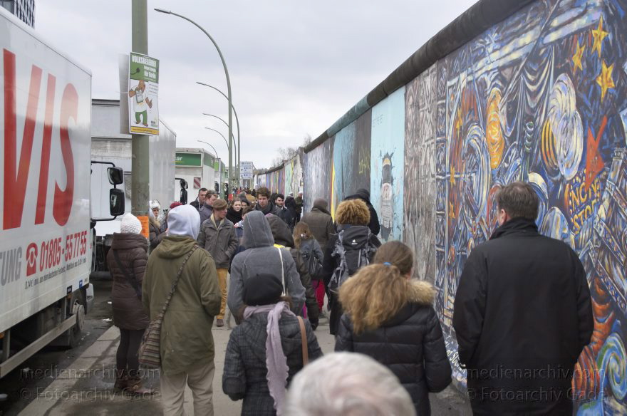 Berlin. Friedrichshain. East-Side-Gallery
31. 3. 2013. Berlin. Friedrichshain. East-Side-Gallery
Schlüsselwörter: Berlin;Berlin Wall;Berliner Mauer;Deutschland;East-Side-Gallery;Friedrichshain;2013;Germany
