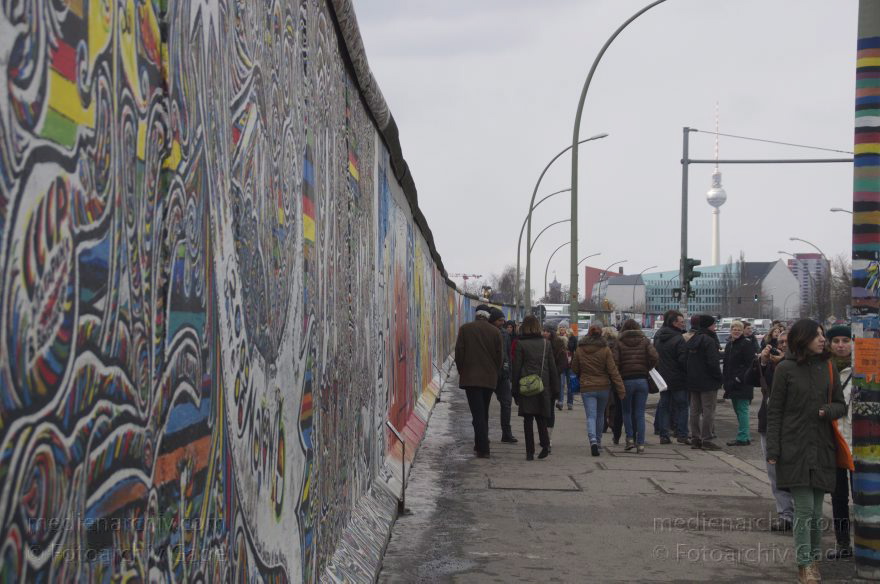 Berlin. Friedrichshain. East-Side-Gallery
31. 3. 2013. Berlin. Friedrichshain. East-Side-Gallery
Schlüsselwörter: Berlin;Berlin Wall;Berliner Mauer;Deutschland;East-Side-Gallery;Friedrichshain;2013;Germany