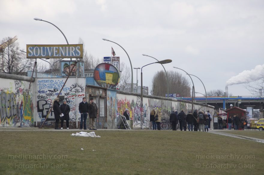 Berlin. Friedrichshain. Rückseite der East-Side-Gallery
31. 3. 2013. Berlin. Friedrichshain. Rückseite der eigentlichen East-Side-Gallery. Diese Mauerseite wurde auch bemalt
Schlüsselwörter: Berlin;Berlin Wall;Berliner Mauer;Deutschland;East-Side-Gallery;Friedrichshain;2013;Germany