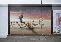 Dateiname=Berlin-Friedrichshain-East-Side-Gallery-1995-115.jpg
Dateigröße=169KB
Abmessungen: 880x616
hinzugefügt am: 04. Januar 2016 Berlin-Friedrichshain-East-Side-Gallery-1995-115.jpg