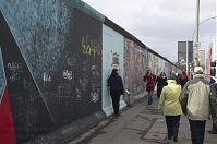 Dateiname=Berlin-Friedrichshain-East-Side-Gallery-20130331-011.jpg
Dateigröße=180KB
Abmessungen: 880x584
hinzugefügt am: 04. Januar 2016 Berlin-Friedrichshain-East-Side-Gallery-20130331-011.jpg