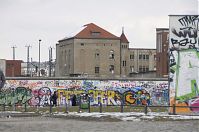 Dateiname=Berlin-Friedrichshain-East-Side-Gallery-20130331-040.jpg
Dateigröße=202KB
Abmessungen: 880x584
hinzugefügt am: 04. Januar 2016 Berlin-Friedrichshain-East-Side-Gallery-20130331-040.jpg