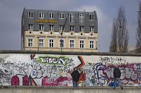 Dateiname=Berlin-Friedrichshain-East-Side-Gallery-20130331-137.jpg
Dateigröße=231KB
Abmessungen: 880x585
hinzugefügt am: 04. Januar 2016 Berlin-Friedrichshain-East-Side-Gallery-20130331-137.jpg
