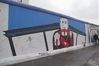 Dateiname=Berlin-Friedrichshain-East-Side-Gallery-20130331-152.jpg
Dateigröße=145KB
Abmessungen: 880x584
hinzugefügt am: 04. Januar 2016 Berlin-Friedrichshain-East-Side-Gallery-20130331-152.jpg