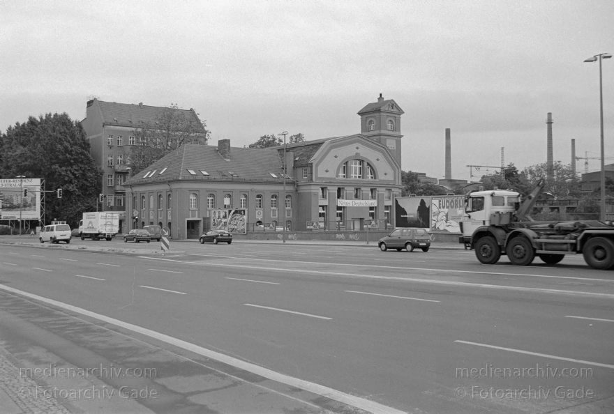 Berlin. Friedrichshains. Treptow.
17. 09. 1996. Berlin. Friedrichshain. Treptow.
Schlüsselwörter: Berlin;Deutschland;Elsenbrücke;Friedrichshain;Germany;1996;Treptow