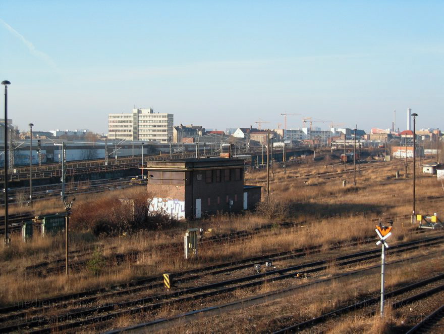 Berlin. Friedrichshain. Gleise
Januar 2003. Berlin. Friedrichshain. Blick von der Warschauer Brücke auf die Gleise.
Schlüsselwörter: Bahnverkehr;Berlin;Deutschland;Friedrichshain;Germany;2003;Gleis