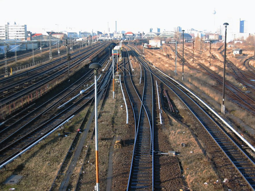 Berlin. Friedrichshain. Gleise
Januar 2003. Berlin. Friedrichshain. Blick von der Warschauer Brücke auf die Gleise.
Schlüsselwörter: Bahnverkehr;Berlin;Deutschland;Friedrichshain;Germany;2003;Gleis