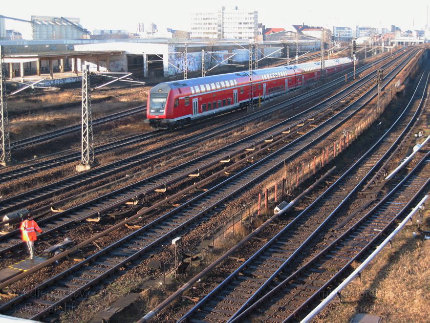 Berlin. Friedrichshain. Gleise
Januar 2003. Berlin. Friedrichshain. Blick von der Warschauer Brücke auf die Gleise.
Schlüsselwörter: Bahnverkehr;Berlin;Deutschland;Friedrichshain;Germany;2003;Gleis