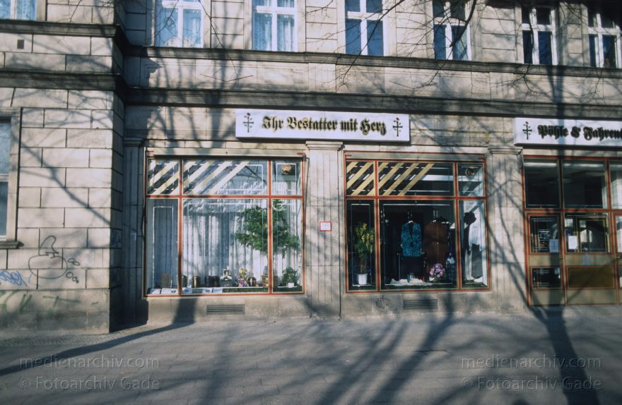 Berlin. Friedrichshain. Karl-Marx-Allee.
Februar 1994. Berlin. Friedrichshain. Karl-Marx-Allee.
Schlüsselwörter: Berlin;Deutschland;Friedrichshain;Germany;1994;Karl-Marx-Allee