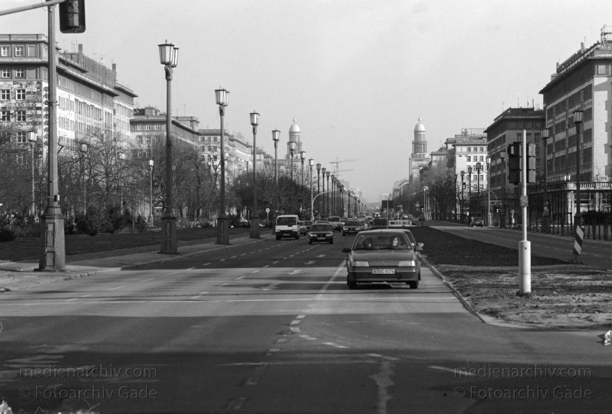 Berlin. Friedrichshain. Karl-Marx-Allee
September 1996. Berlin. Friedrichshain. Karl-Marx-Allee
Schlüsselwörter: Berlin;Deutschland;Friedrichshain;Germany;1996;Karl-Marx-Allee