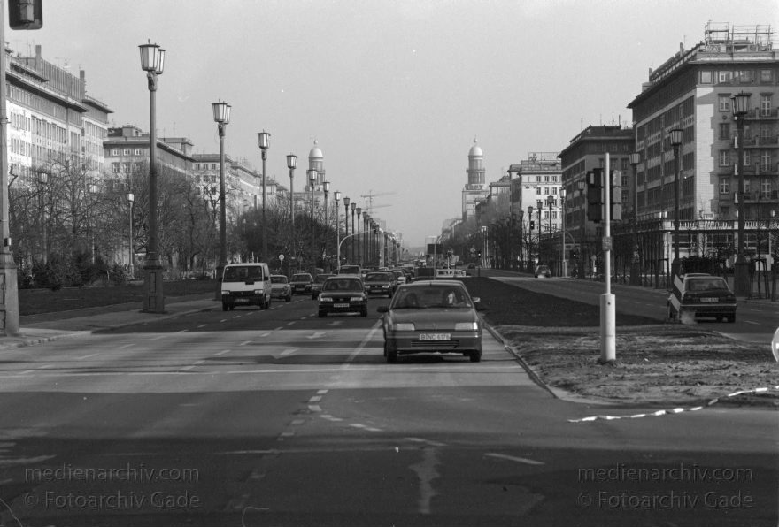 Berlin. Friedrichshain. Karl-Marx-Allee
September 1996. Berlin. Friedrichshain. Karl-Marx-Allee
Schlüsselwörter: Berlin;Deutschland;Friedrichshain;Germany;1996;Karl-Marx-Allee