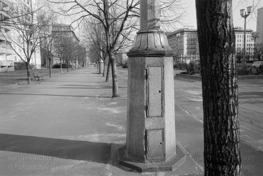 Berlin. Friedrichshain. Karl-Marx-Allee
September 1996. Berlin. Friedrichshain. Karl-Marx-Allee
Schlüsselwörter: Berlin;Deutschland;Friedrichshain;Germany;1996;Karl-Marx-Allee