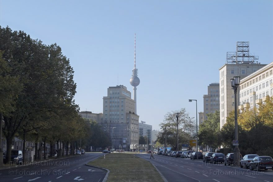 Berlin. Friedrichshain. Karl-Marx-Allee. Fernsehturm
17. 10. 2006. Berlin. Friedrichshain. Karl-Marx-Allee. Fernsehturm
Schlüsselwörter: Berlin;Deutschland;Friedrichshain;Germany;2006;Karl-Marx-Allee