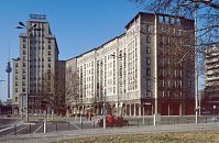Dateiname=Berlin-Friedrichshain-Karl-Marx-199402-11.jpg
Dateigröße=284KB
Abmessungen: 880x576
hinzugefügt am: 04. Januar 2016 Berlin-Friedrichshain-Karl-Marx-199402-11.jpg