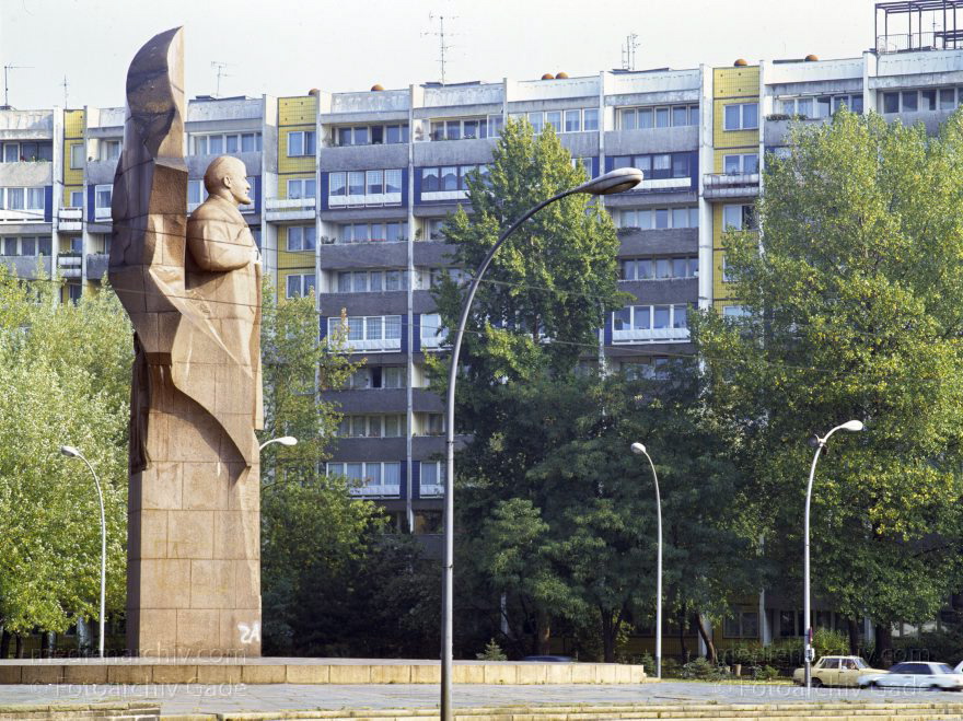 Berlin. Friedrichshain. Lenin Denkmal am Platz der Vereinten Nationen
17. 10. 1991. Deutschland. Berlin. Friedrichshain. Lenin Denkmal am Platz der Vereinten Nationen
Schlüsselwörter: Berlin;Deutschland;Friedrichshain;Germany;Lenin Denkmal;1991;Platz der Vereinten Nationen