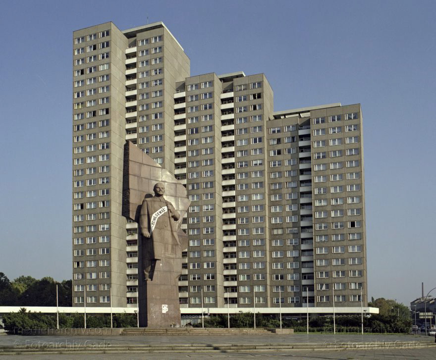 Berlin. Friedrichshain. Lenin Denkmal am Platz der Vereinten Nationen
17. 10. 1991. Deutschland. Berlin. Friedrichshain. Lenin Denkmal am Platz der Vereinten Nationen
Schlüsselwörter: Berlin;Deutschland;Friedrichshain;Germany;Lenin Denkmal;1991;Platz der Vereinten Nationen