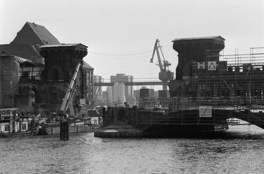 Berlin. Friedrichshain. Oberbaumbrücke über dem Spree.
Berlin. Friedrichshain. Oberbaumbrücke über dem Fluss Spree.
Schlüsselwörter: Deutschland;Fluss;Fluß;Friedrichshain;Germany;Oberbaumbrücke;Berlin;Spree