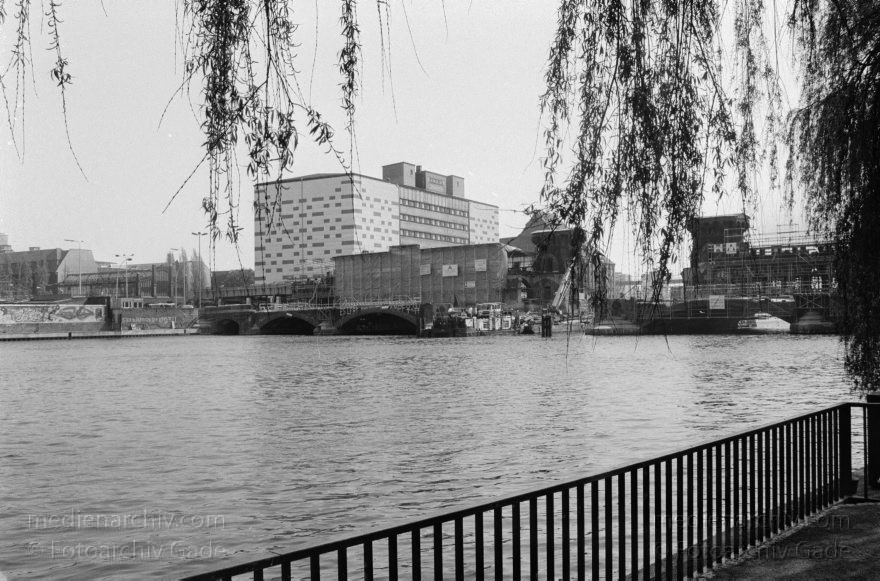 Berlin. Friedrichshain. Oberbaumbrücke über dem Spree.
Berlin. Friedrichshain. Oberbaumbrücke über dem Fluss Spree.
Schlüsselwörter: Deutschland;Fluss;Fluß;Friedrichshain;Germany;Oberbaumbrücke;Berlin;Spree