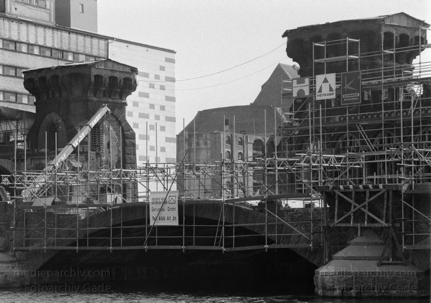 Berlin. Friedrichshain. Oberbaumbrücke über dem Spree.
Berlin. Friedrichshain. Oberbaumbrücke über dem Fluss Spree.
Schlüsselwörter: Deutschland;Fluss;Fluß;Friedrichshain;Germany;Oberbaumbrücke;Berlin;Spree