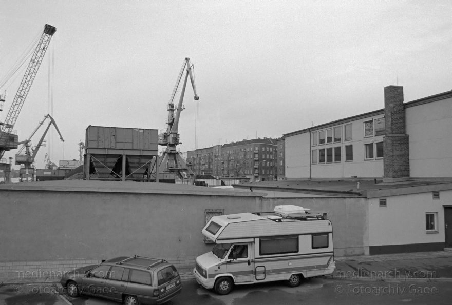 Berlin. Friedrichshains. Treptow. Osthafen an der Spree
17. 09. 1996. Berlin. Friedrichshain. Treptow. Osthafen an der Spree
Schlüsselwörter: Berlin;Deutschland;Friedrichshain;Germany;Osthafen;1996;Treptow